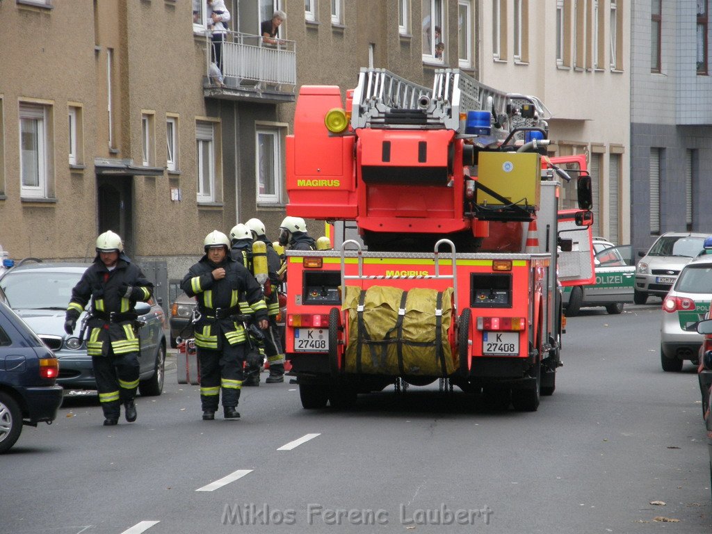 Zum 3 mal gleiche Einsatzstelle Koeln Vingst Homarstr   P04.JPG